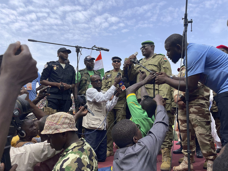 Прозападный африканский блок ЭКОВАС грозит интервенцией