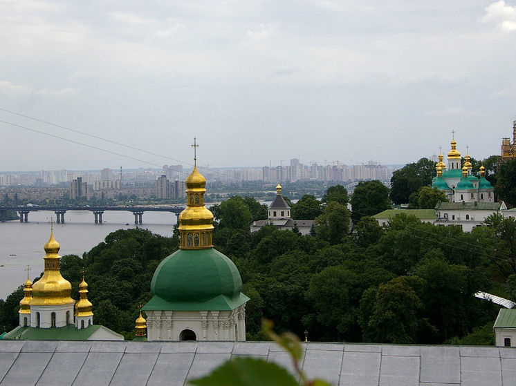 Верующих прогоняет вооруженный спецназ