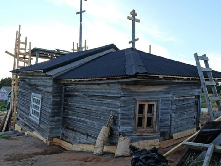 Волонтеры вернут главки на храм в поморской деревне Гридино в Карелии