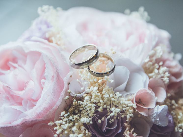 10-летняя девочка вышла замуж и умерла от лейкемии после свадьбы