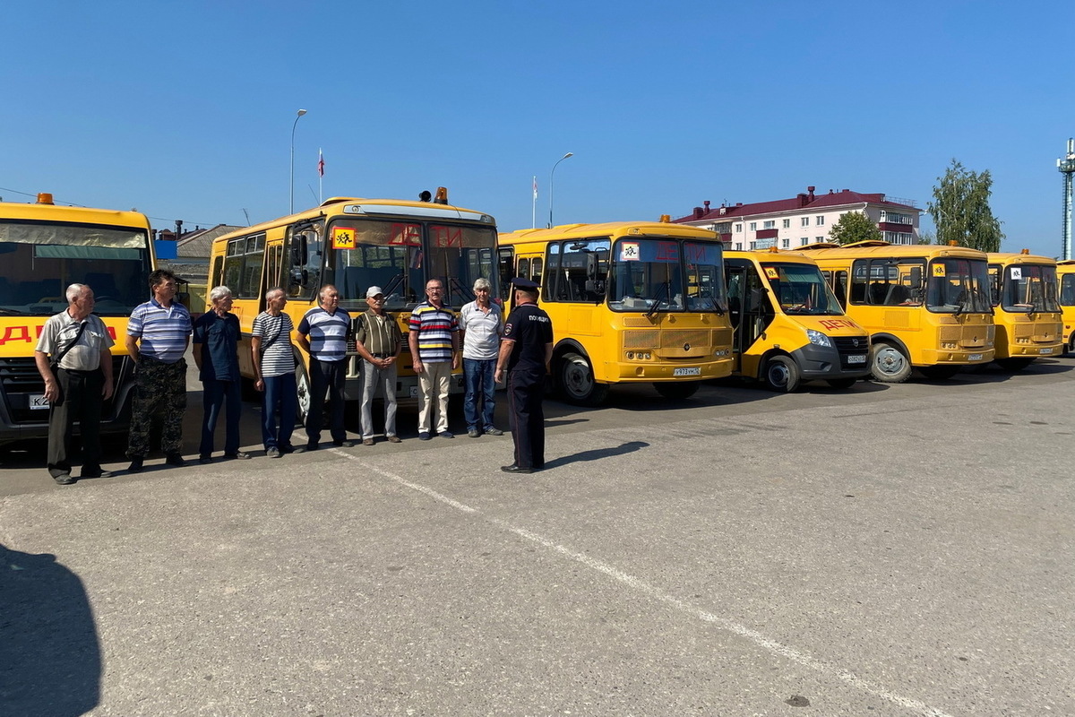 Сотрудники ГИБДД Марий Эл проверяют школьные автобусы и их водителей