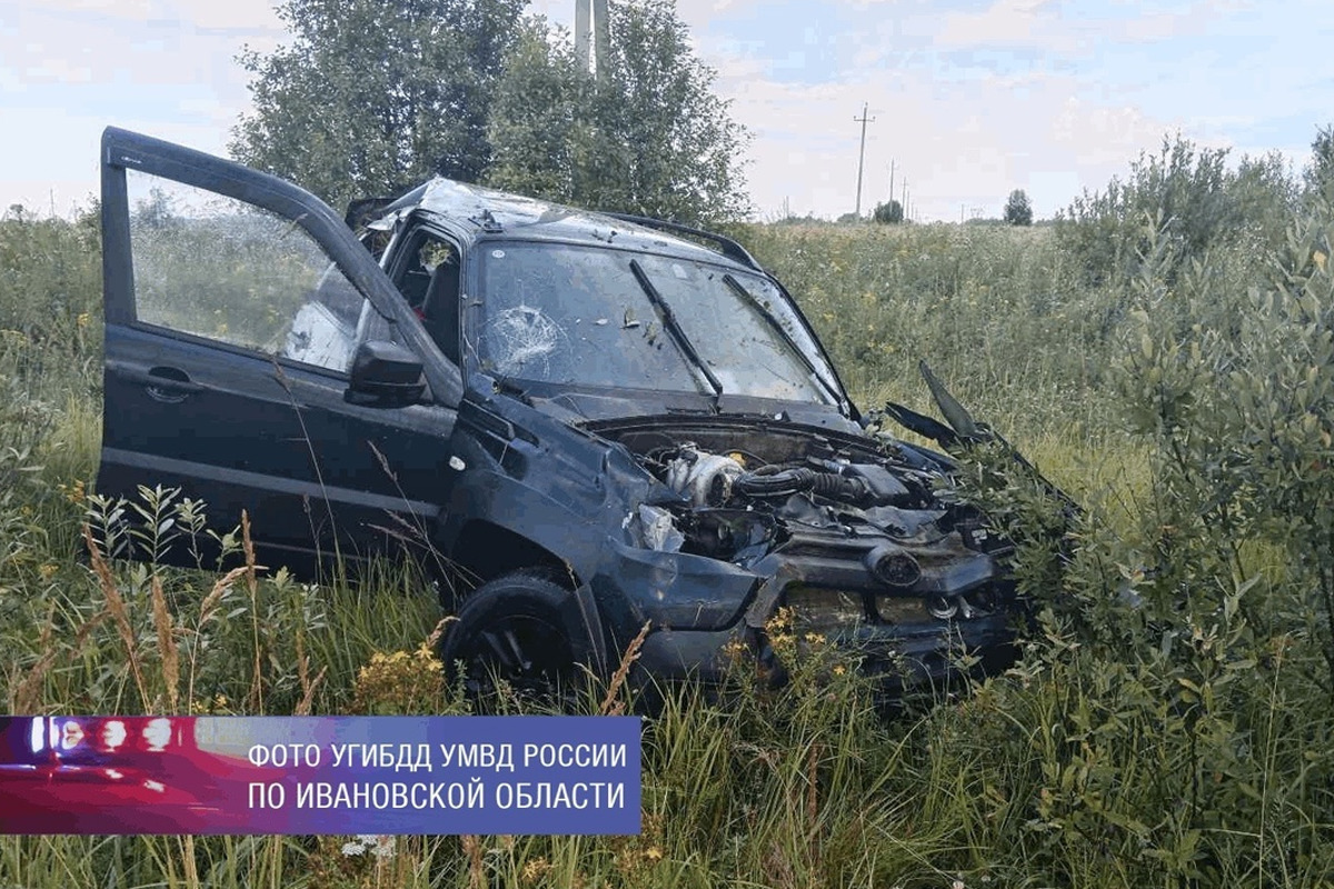 В Ивановской области 10 августа две машины вылетели в кювет и перевернулись