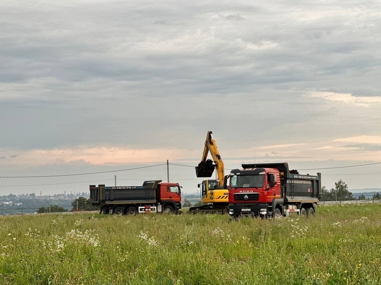 На стройплощадке в Стрелецком-23, где будет новая школа, приступили к земляным работам