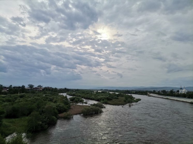 В Улан-Удэ река Селенга вышла на пойму