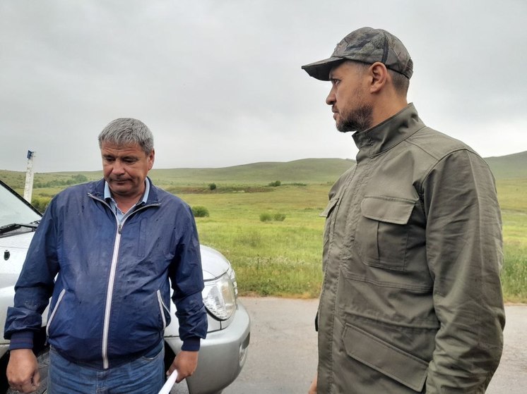 Большегрузы разрушают ремонтируемую дорогу в Калганском районе