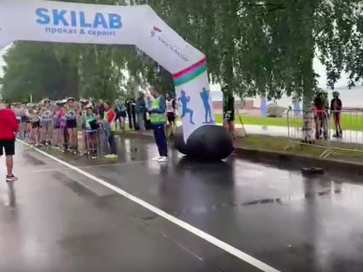 Лыжероллеры в Петрозаводске вышли на забег под моросящим дождем