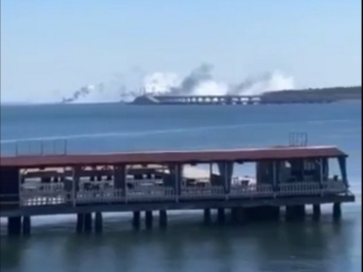 Аксенов: у Крымского моста сбиты две украинские ракеты