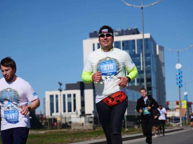 В Новом Уренгое Ямальский марафон пробежали больше 500 любителей спорта