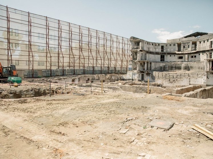 Студотряды ДНР примут участие в восстановлении драмтеатра в Мариуполе