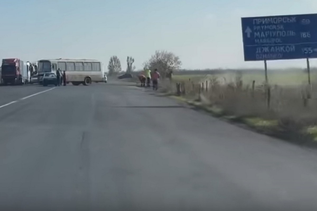 В Запорожской области перекрыли дорогу в Крым из-за ДТП