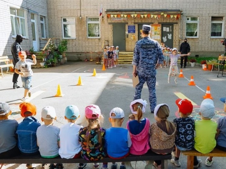 Новгородские росгвардейцы провели для детей спортивную эстафету