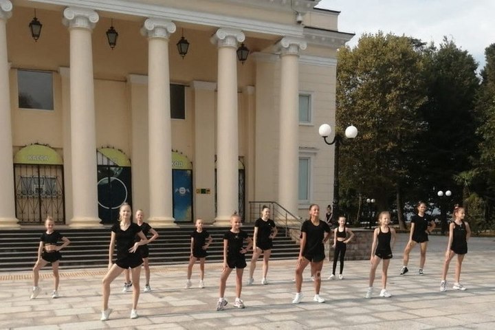 В Сочи в День физкультурника прошёл танцевальный флешмоб