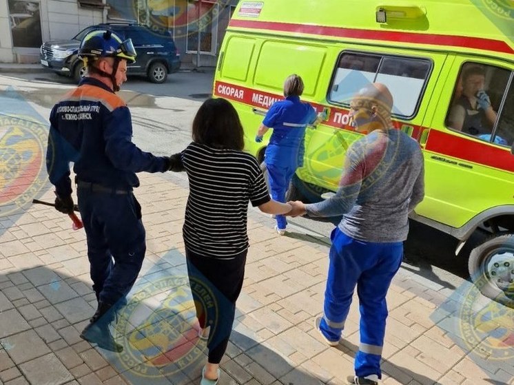 «Вскрыли дверь в магазин»: запертую в туалете девушку спасли в Южно-Сахалинске