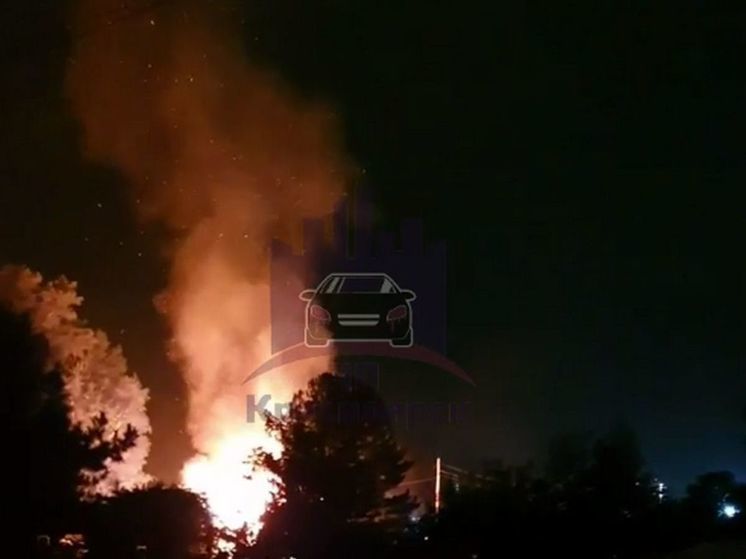 В Красноярске произошел мощный ночной пожар в Октябрьском районе