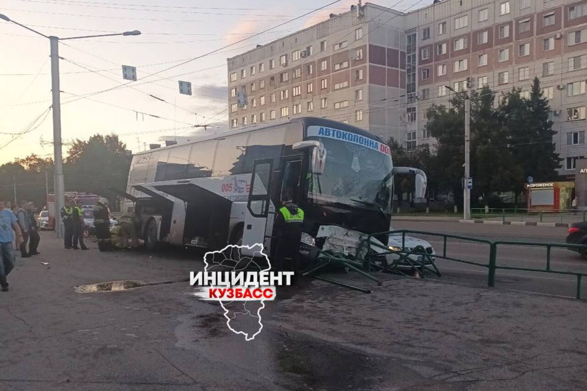 ДТП с участием шахтёрского автобуса произошло в Новокузнецке