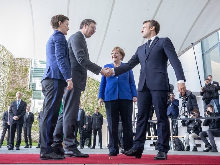 Президент Сербии Вучич не подпишет закон об однополых браках