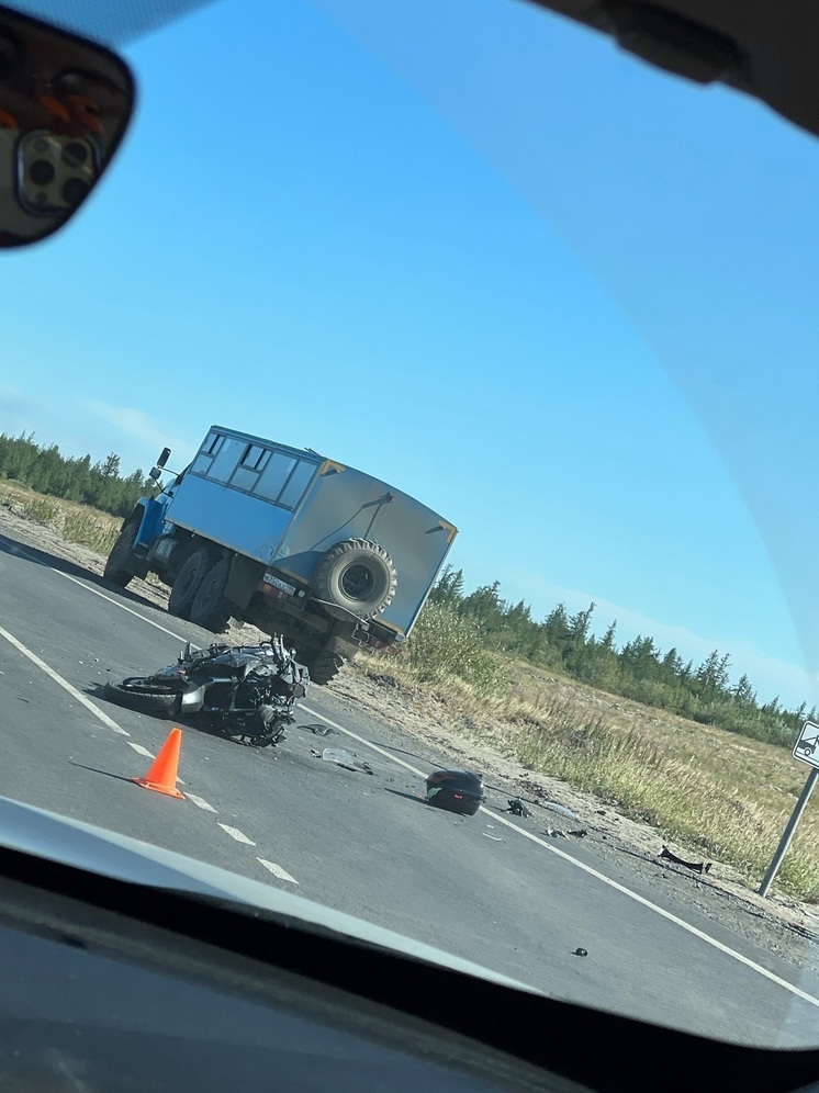 В Новом Уренгое УАЗ сбил мотоциклиста: мужчина в больнице