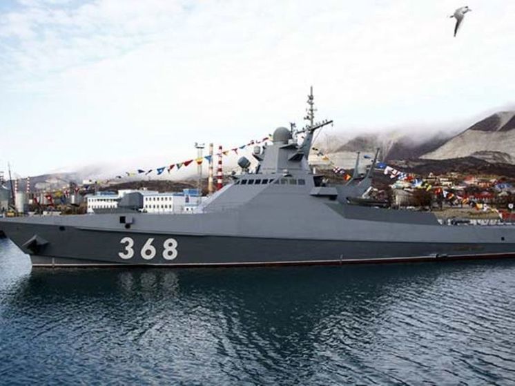 Российские военные открыли предупредительный огонь по сухогрузу в Черном море