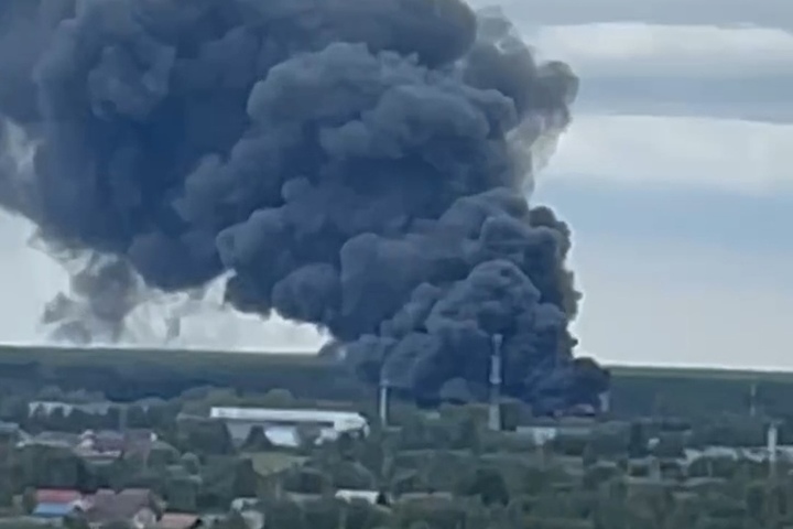 Сильный пожар тушат в Раменском