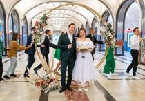 Летом 2023 года на станции метро «Маяковская» поженились 11 пар
