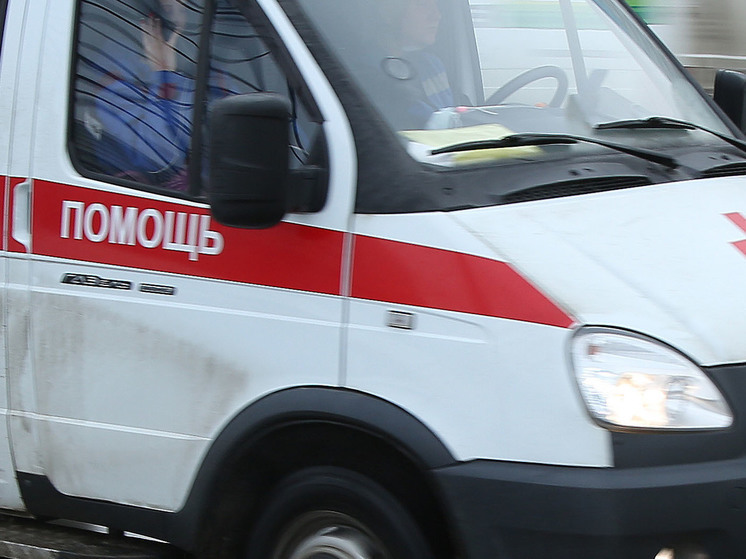 На севере Азербайджана у границы с РФ перевернулся автобус с 22 пассажирами