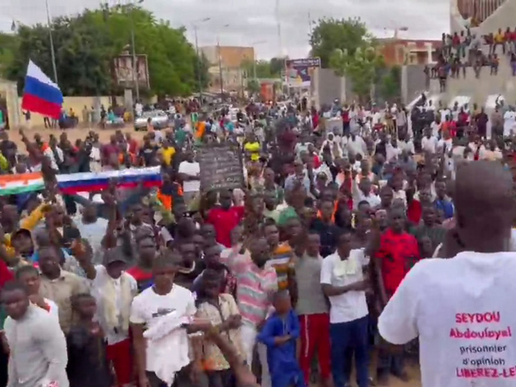 Жители Ганы вышли на пророссийский митинг