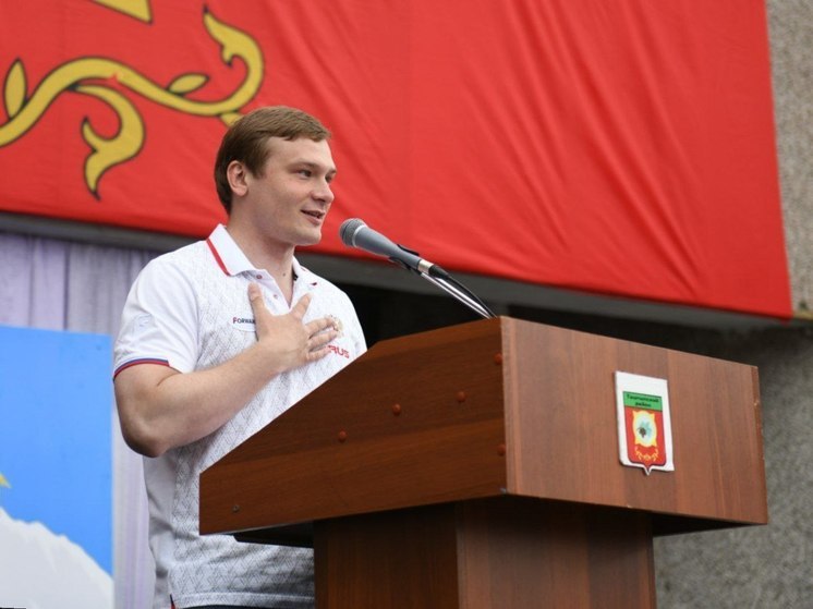 Глава Хакасии подписал постановление о выплатах педагогам