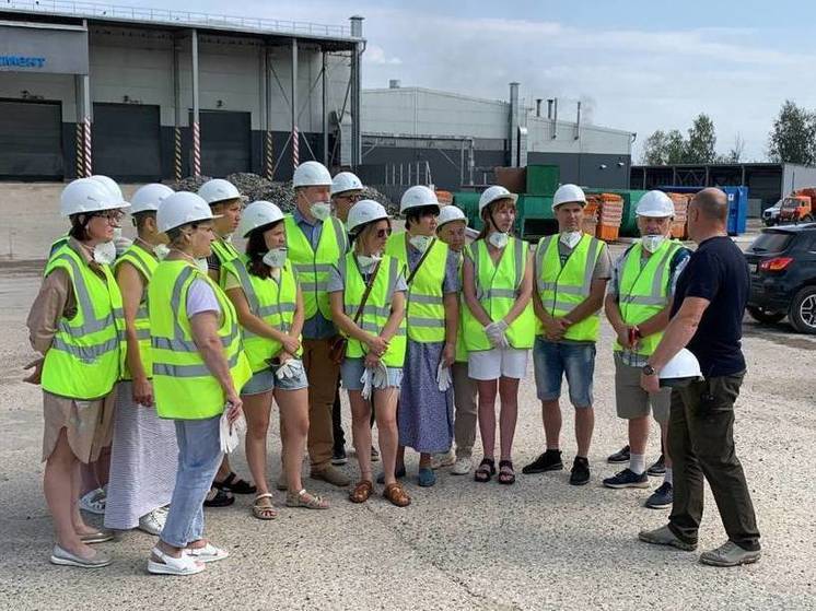 Участники партийного проекта «Школа ЖКХ» побывали на экскурсии по уникальному мусоросортировочному комплексу