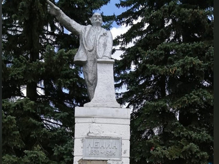 В Родниках Ивановской области приступили к ремонту памятника Ленину на площади Ленина