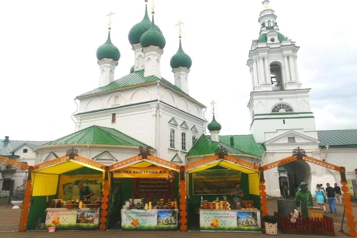 Спас в рядах. Ярмарка медовый спас.