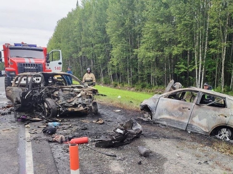 В Тюменской области при ДТП загорелись машины, погибли трое