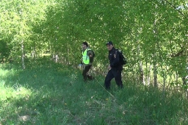 Костромские правоохранители вывели из леса семью с тремя малолетними детьми