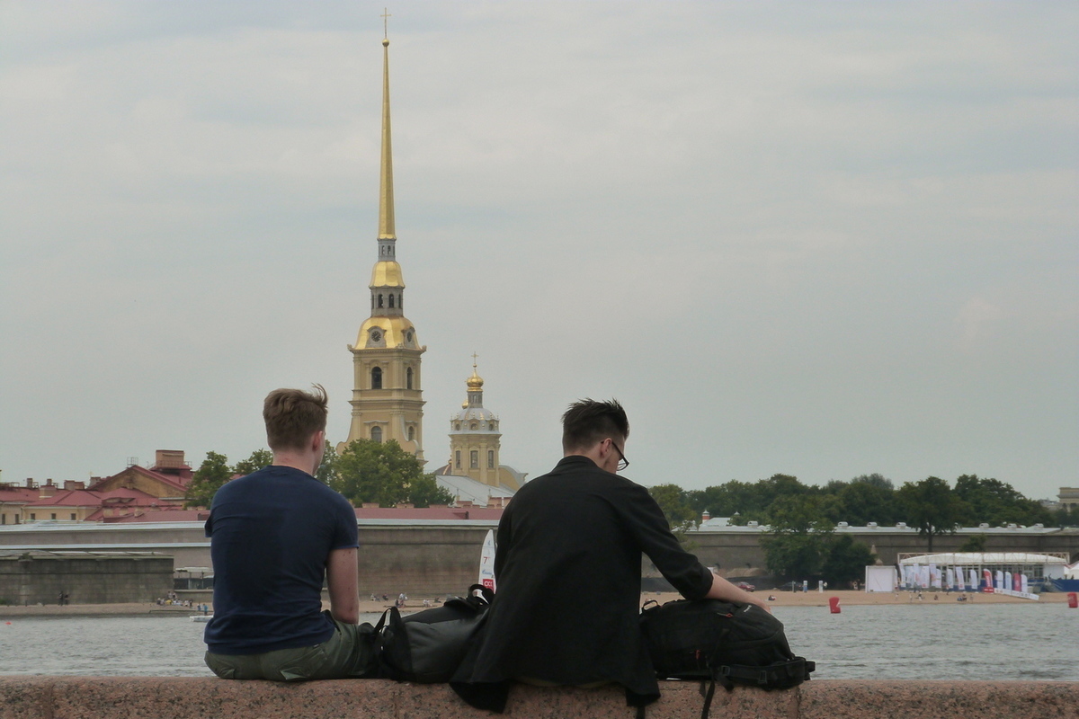 Петропавловская крепость стулья по кругу