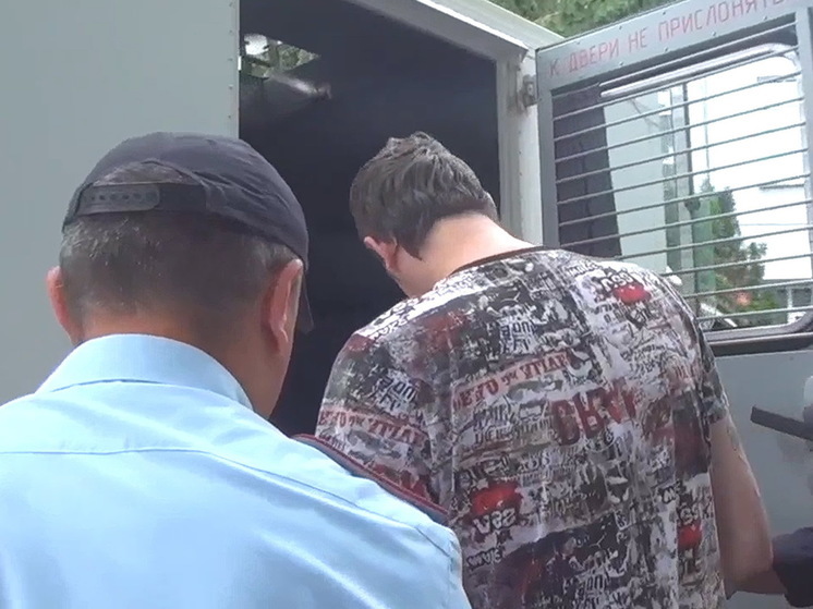 В Курске полицейские задержали 20-летнего курьера телефонных мошенников