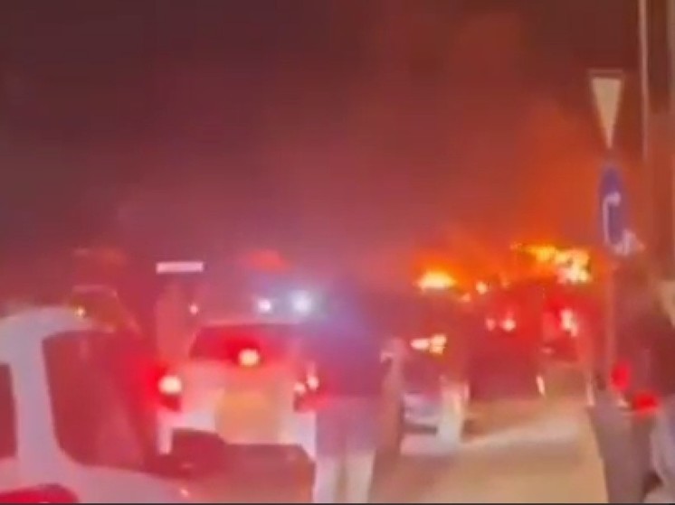 Появилось видео спасения людей после взрыва на АЗС в Махачкале