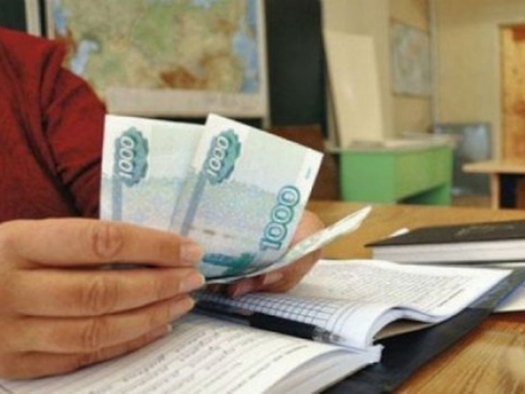 Власти Карелии хотят платить по 100 тысяч педагогам, подготовившим «стобальников»