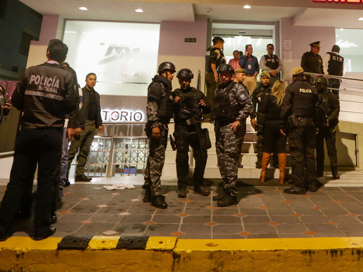 Фаворит президентской кампании отказывается надевать пуленепробиваемый жилет