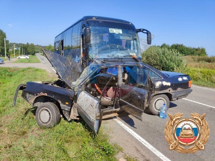 В Калининградской области водитель выехал на встречку и столкнулся с грузовиком