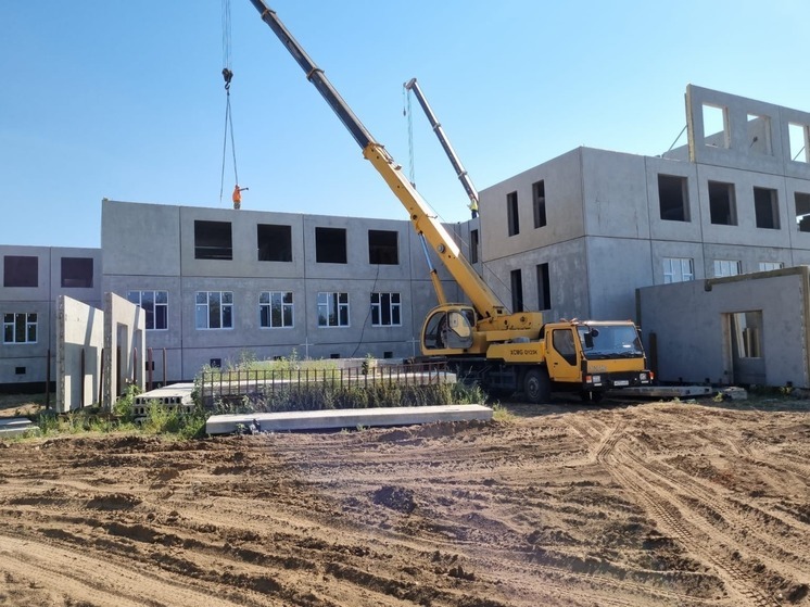 В микрорайоне Астрахань-2 строят детский сад и школу