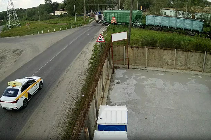 Грузовик столкнулся с поездом в Егорьевске