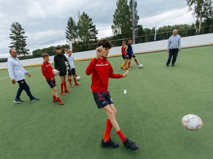 Юных футболистов из Тобольска будут тренировать профессионалы из ЦСКА