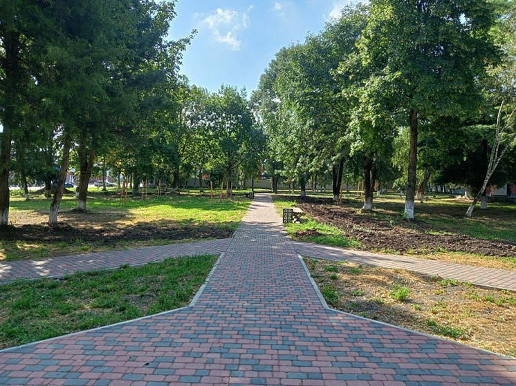 В Кореновском муниципалитете завершают благоустройство сквера
