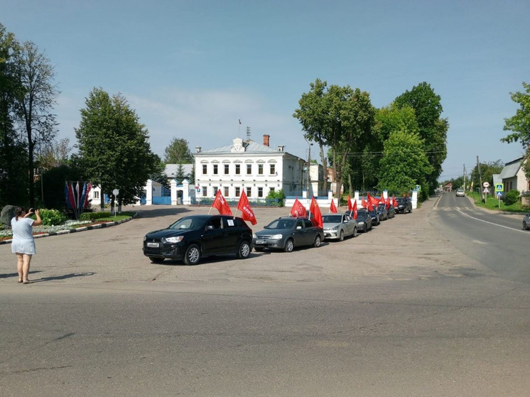 В Ивановской области коммунисты провели автопробег против повышения цен на бензин