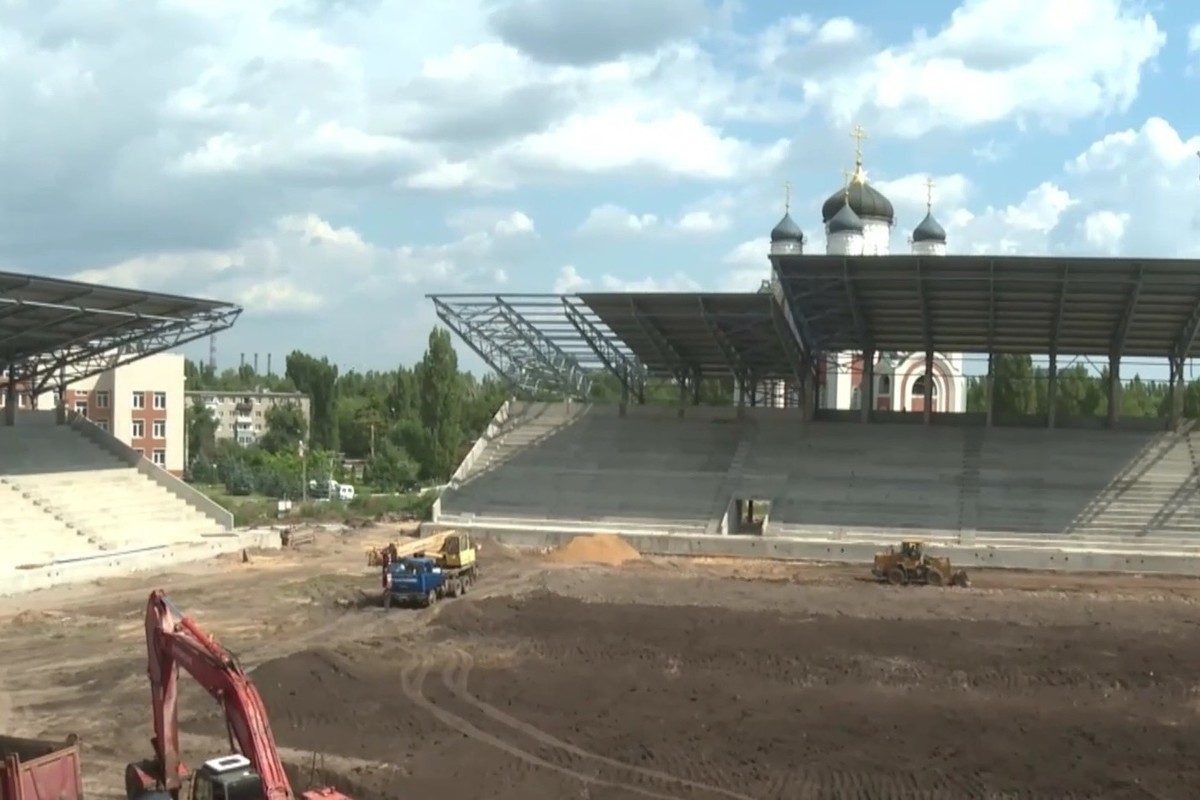 Воронежский губернатор проверил ход строительства стадиона «Факел» и рассказал о сроках его открытия