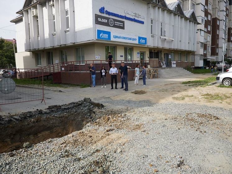 Мэр Южно-Сахалинска проверил ход ремонта на проблемном участке Комсомольского коллектора