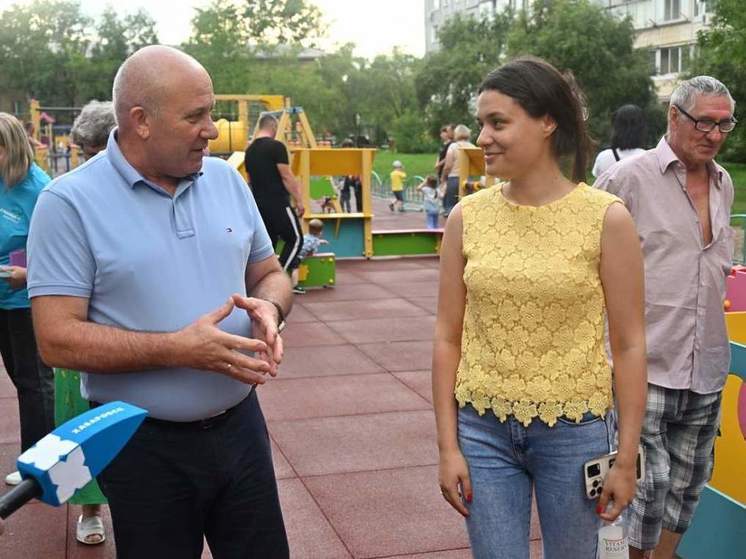 Градоначальник проверил качество работ по благоустройству дворов