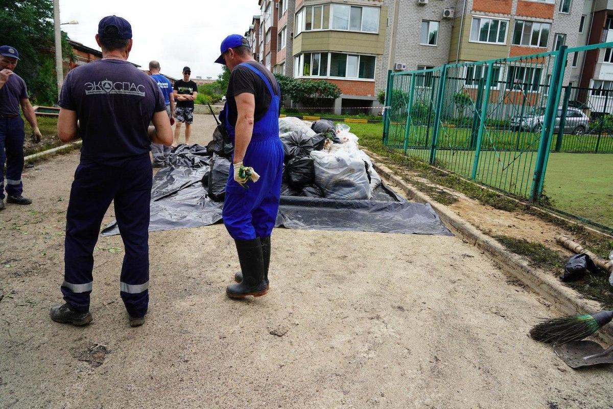 Розлив мазута в микрорайоне quot;Семь ветровquot; устраняют в Уссурийске - МК Владивосто