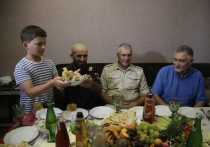 Делегация Общественного совета при Минобороны во время поездки на ]Каспийскую флотилию посетила семьи военнослужащих