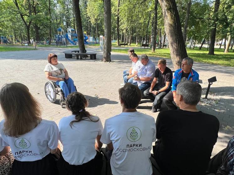 Сотрудники парков Серпухова встретились с депутатом Московской областной Думы