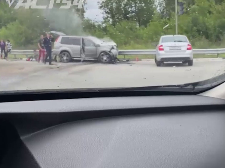 В Новосибирске три человека пострадали в результате серьезного ДТП